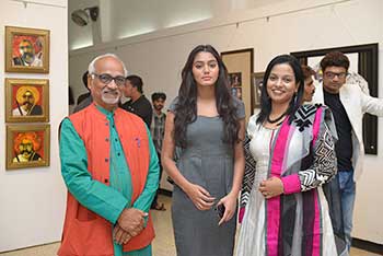 Sana Khan at the exhibition - 26th February 2014,  Jehangir Art Gallery, Mumbai.